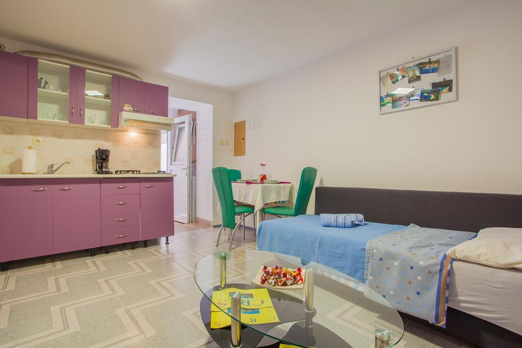 Apartman Lena *