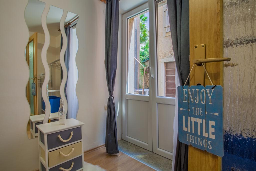Apartman Lena *