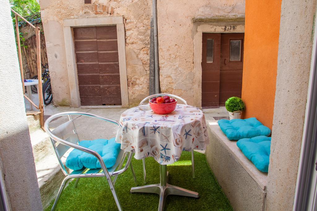 Apartman Lena *