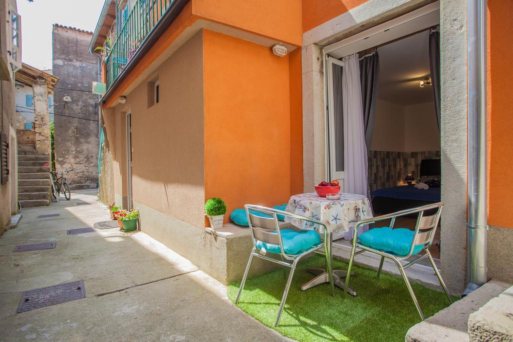 Apartman Lena *